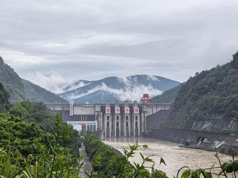 澧水公司积极迎战渫水50年一遇大洪水